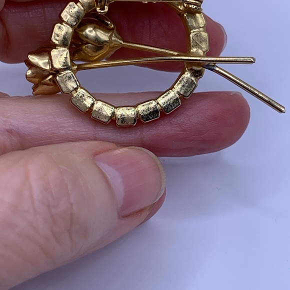 Elegant Gold Floral Brooch with Lilac Rhinestones - Picture 4 of 6